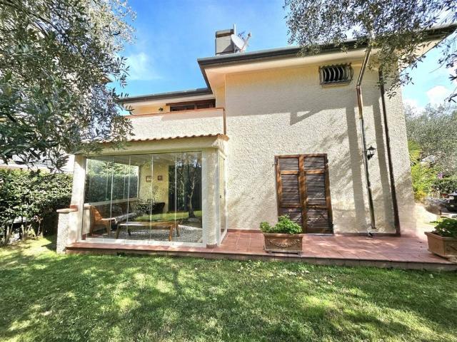 Villa Indipendente in vendita a San Carlo, Marina Di Massa