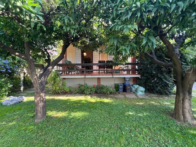 Villa Indipendente in vendita a Camponelli, Marina Di Massa