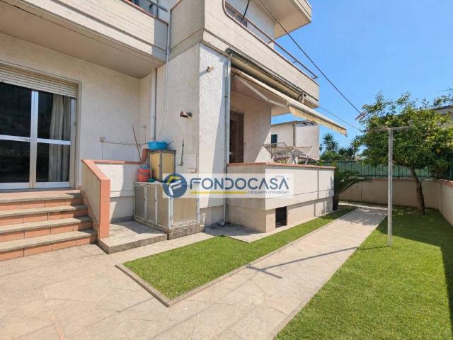 Villa Indipendente in vendita a Marina di Massa, Marina Di Massa