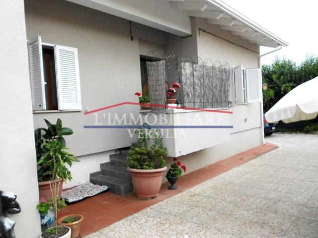 Villa Indipendente in vendita a Castagnola, Marina Di Massa