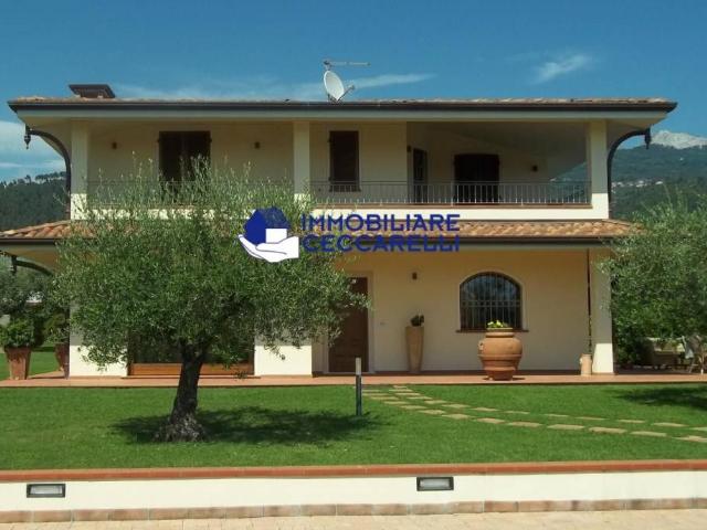 Villa Indipendente in vendita a Cinque Vie, Massa