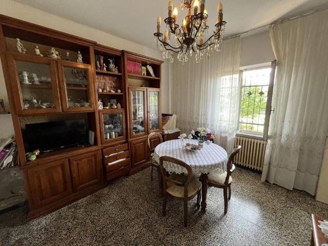 Villa Indipendente in vendita a Marina di Massa, Marina Di Massa