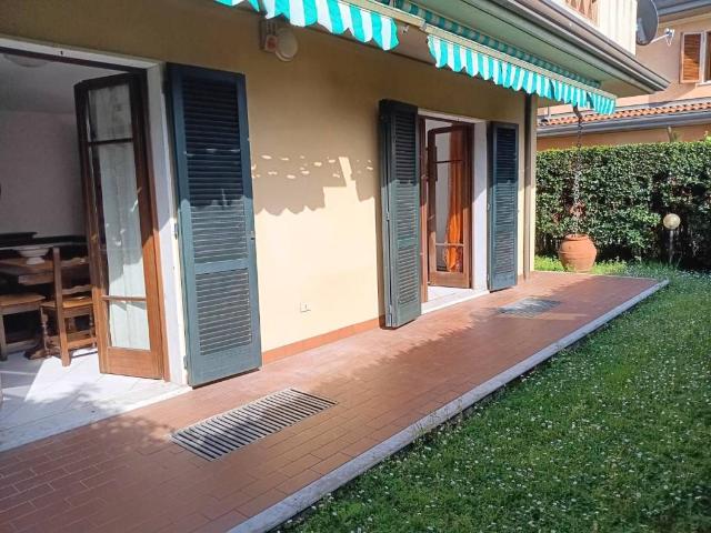 Villa Indipendente in vendita a Marina di Massa, Marina Di Massa