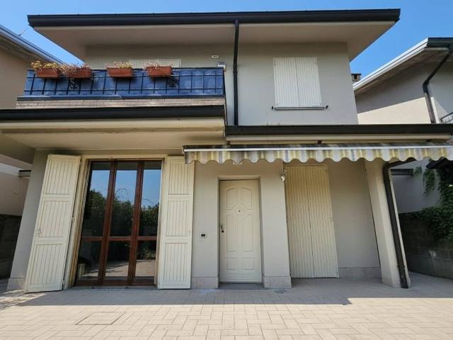 Villa Indipendente in vendita a Massalengo, Lombardia