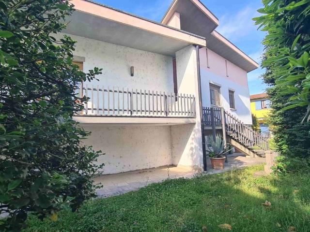 Villa Indipendente in vendita a Massalengo, Lombardia