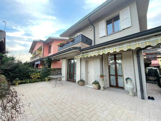 Villa Indipendente in vendita a Massalengo, Lombardia