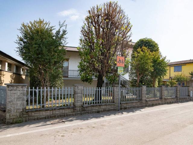 Villa Indipendente in vendita a Massalengo, Lombardia