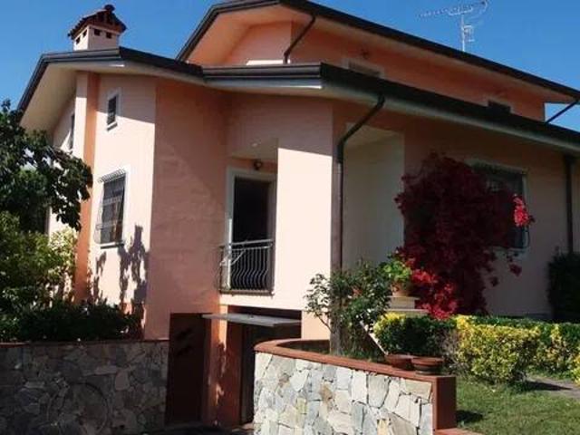 Villa Indipendente in vendita a Massarosa, Toscana