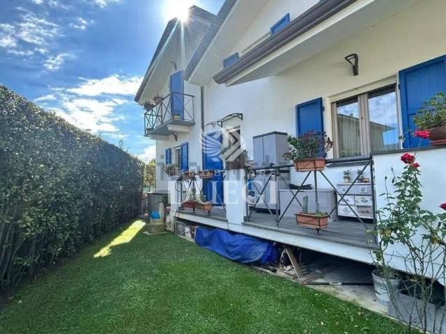 Villa Indipendente in vendita a Massarosa, Toscana