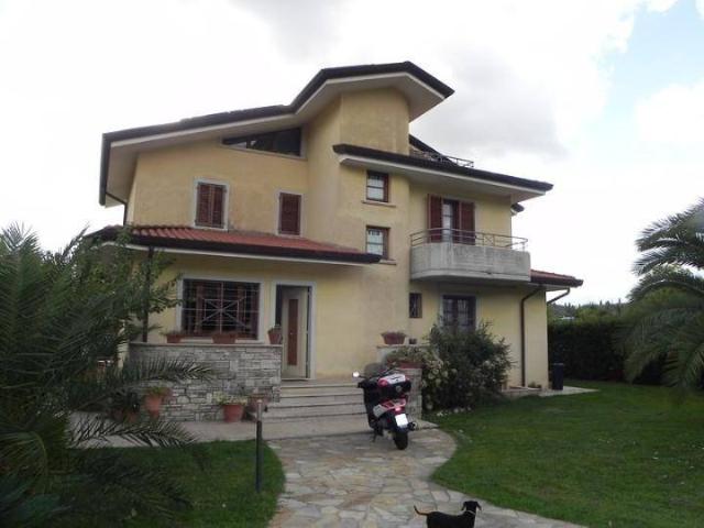 Villa Indipendente in vendita a Massarosa, Toscana