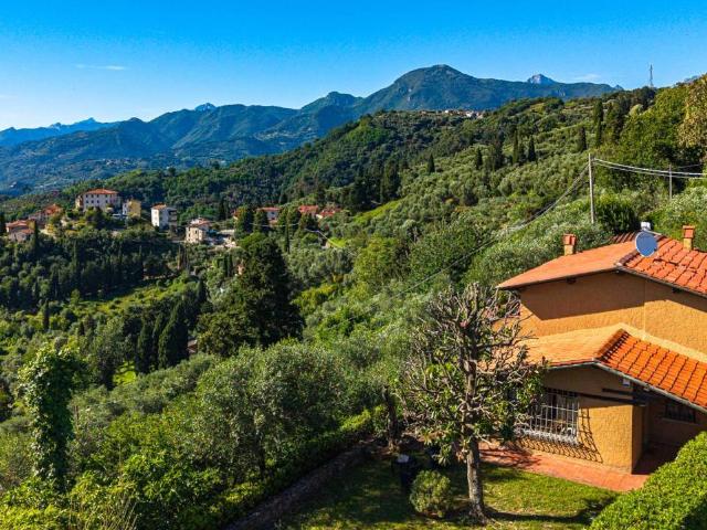 Villa Indipendente in vendita a Massarosa, Toscana