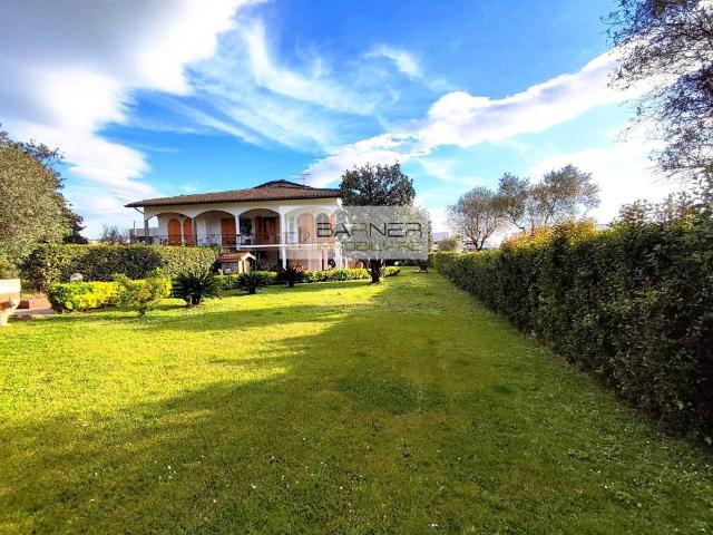 Villa Indipendente in vendita a Pian del Quercione, Massarosa