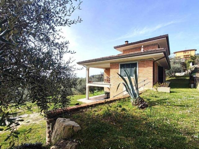 Villa Indipendente in vendita a Massarosa, Toscana