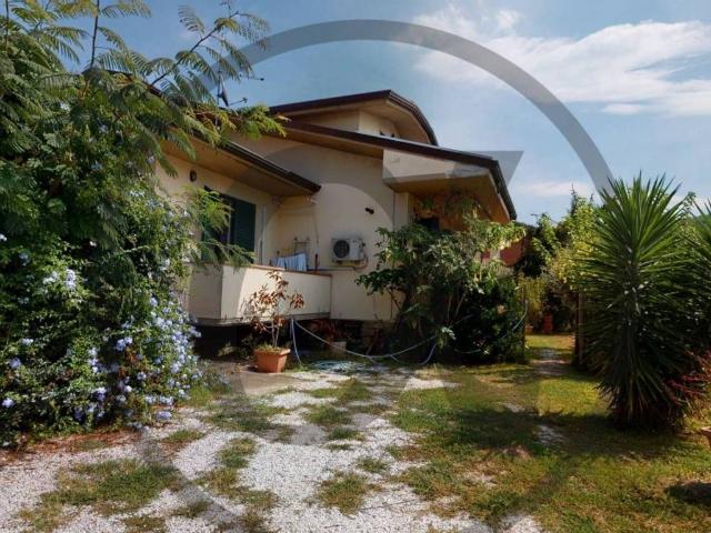Villa Indipendente in vendita a Massarosa, Toscana