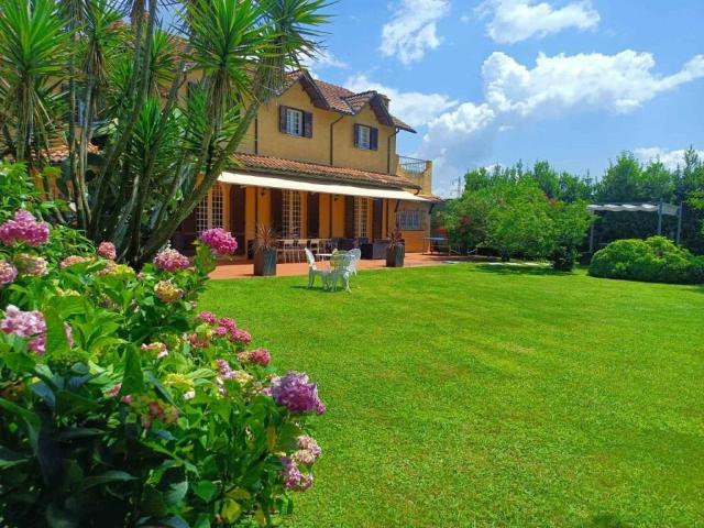 Villa Indipendente in vendita a Massarosa, Toscana