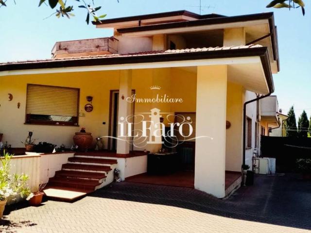 Villa Indipendente in vendita a Massarosa, Toscana