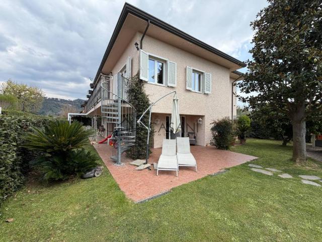 Villa Indipendente in vendita a Massarosa, Toscana