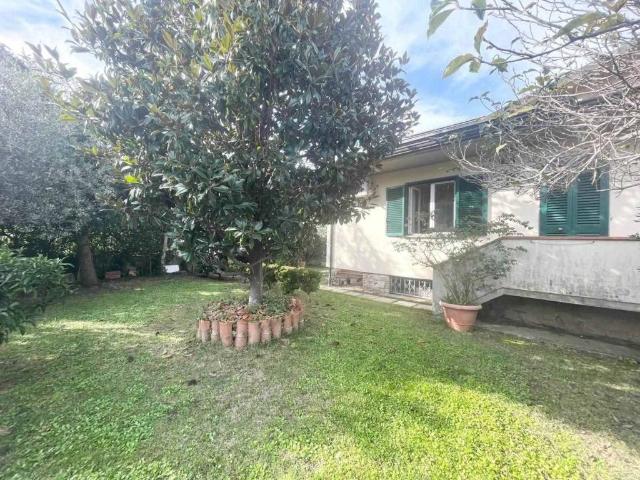 Villa Indipendente in vendita a Massarosa, Toscana