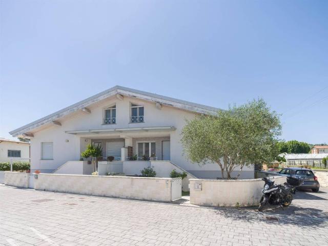 Villa Indipendente in vendita a Massarosa, Toscana