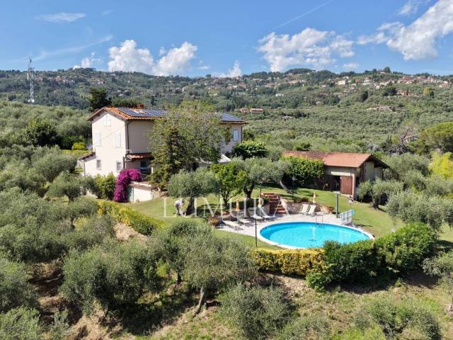 Villa Indipendente in vendita a Pian del Quercione, Massarosa