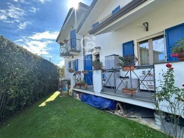 Villa Indipendente in vendita a Massarosa, Toscana