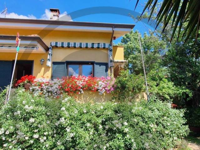 Villa Indipendente in vendita a Massarosa, Toscana
