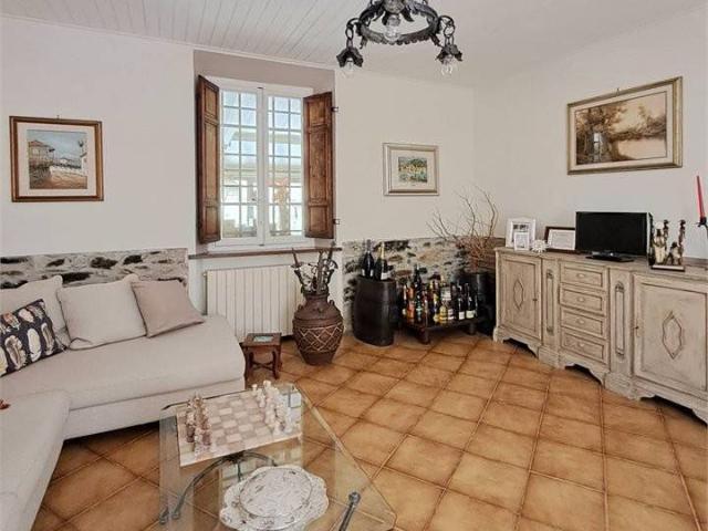 Villa Indipendente in vendita a Gualdo, Massarosa