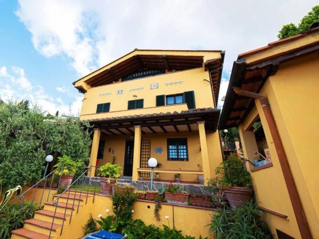 Villa Indipendente in vendita a Massarosa, Toscana