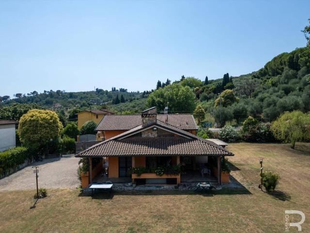 Villa Indipendente in vendita a Massarosa, Toscana