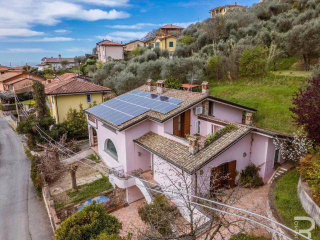 Villa Indipendente in vendita a Massarosa, Toscana