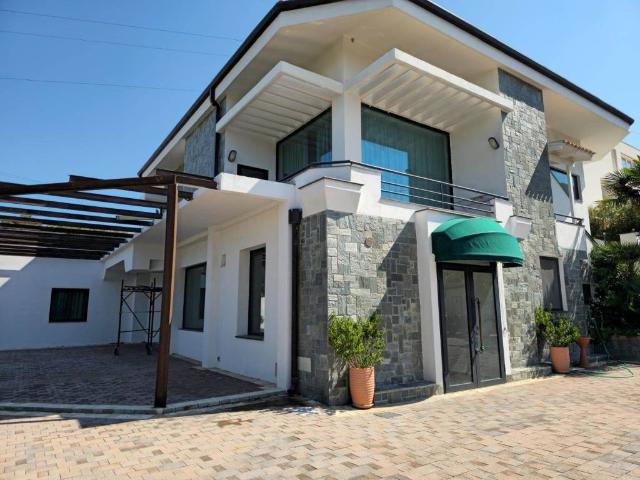 Villa Indipendente in vendita a Serra Venerdì, Matera