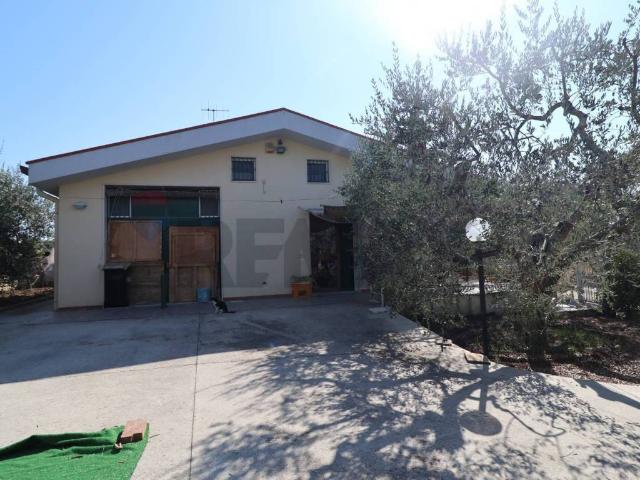 Villa Indipendente in vendita a Grotta Pignata, Matera