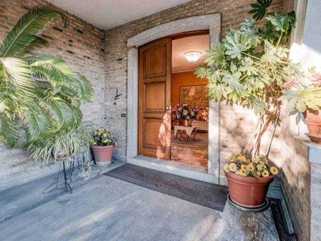 Villa Indipendente in vendita a Meda, Lombardia