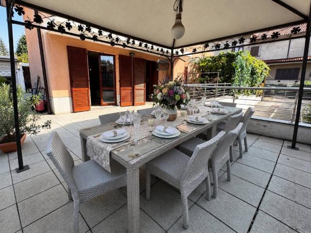 Villa Indipendente in vendita a Meda, Lombardia