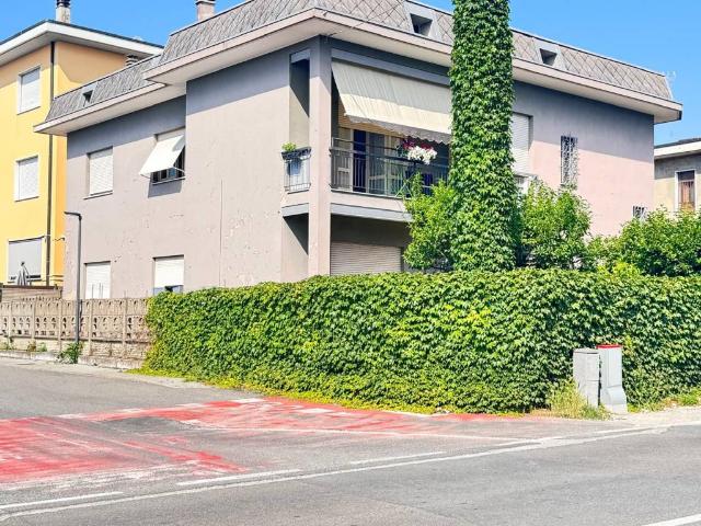 Villa Indipendente in vendita a Meda, Monza e della Brianza