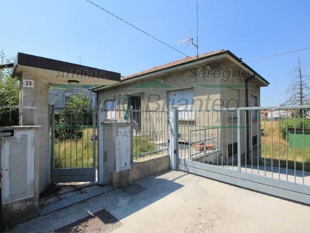 Villa Indipendente in vendita a Meda, Lombardia