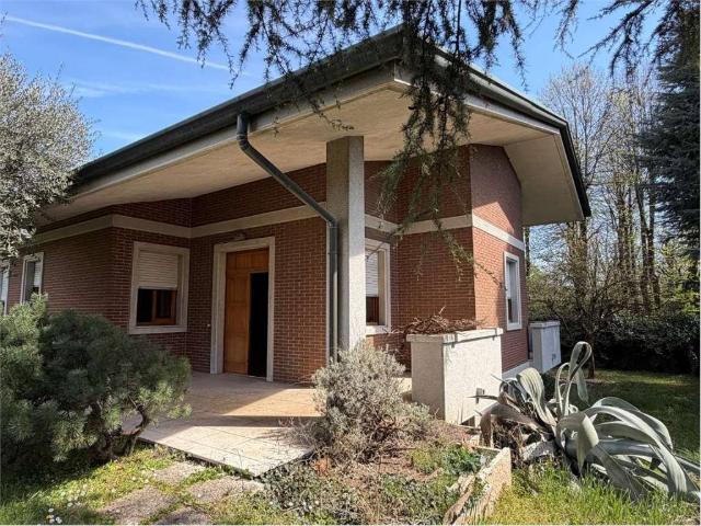 Villa Indipendente in vendita a Meda, Lombardia