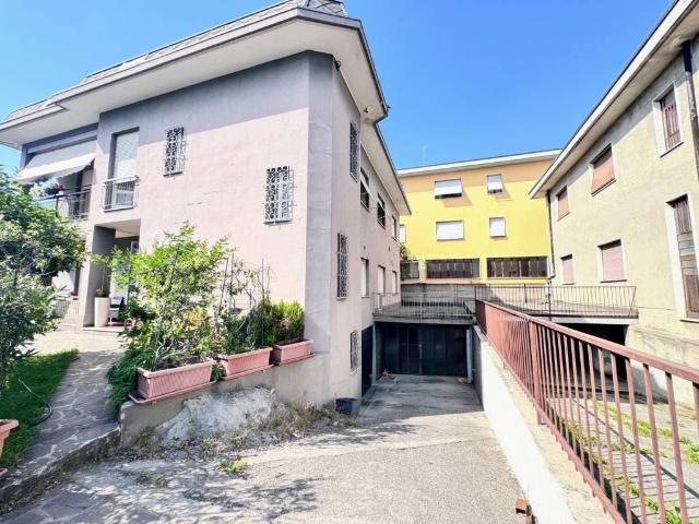 Appartamento in vendita a Meda, Lombardia
