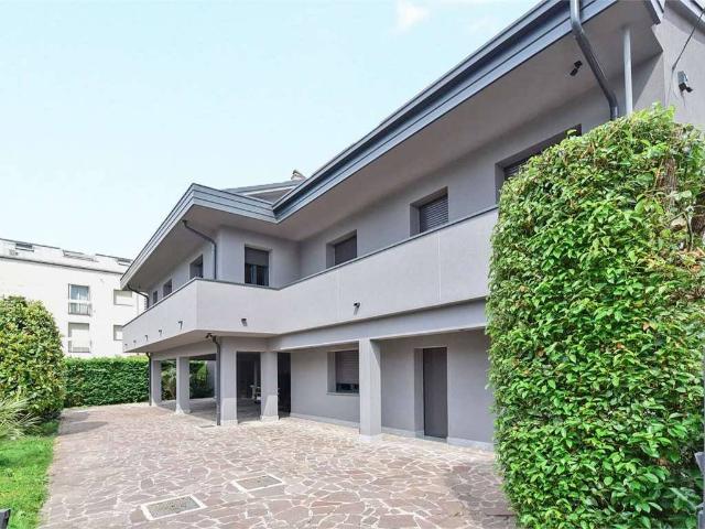 Villa Indipendente in vendita a Meda, Lombardia