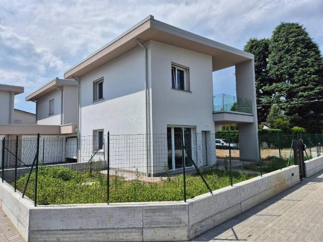 Villa Indipendente in vendita a Meda, Lombardia