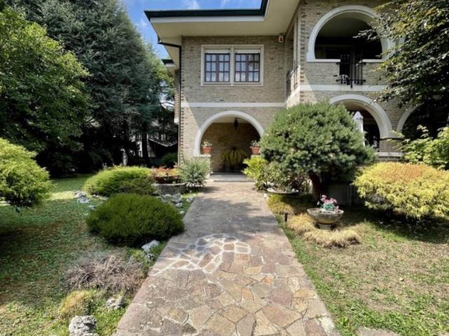 Villa Indipendente in vendita a Meda, Lombardia