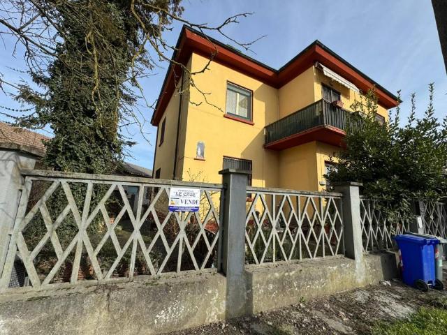 Villa Indipendente in vendita a Mede, Pavia