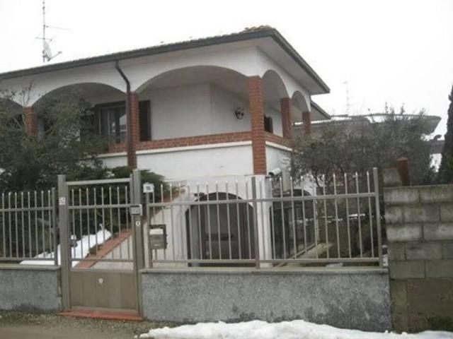 Villa Indipendente in vendita a Mede, Pavia