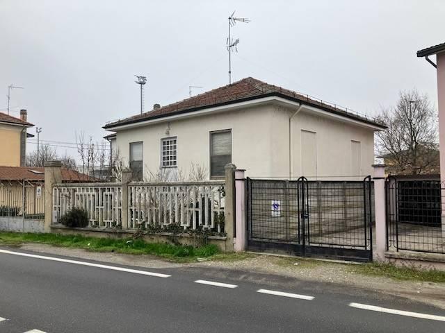 Villa Indipendente in vendita a Mede, Pavia