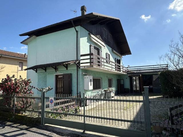 Villa Indipendente in vendita a Mede, Pavia