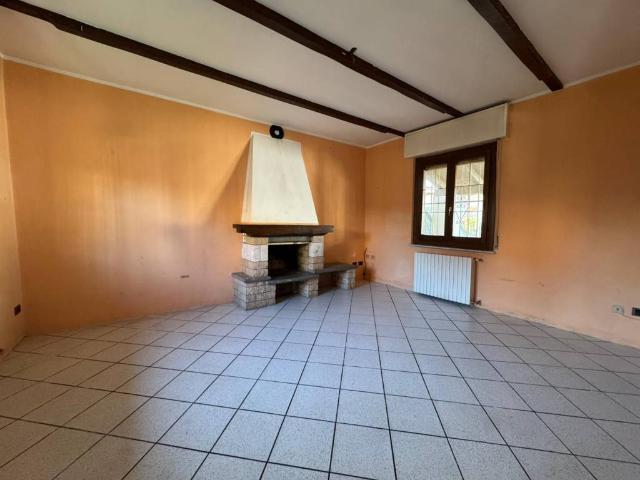 Villa Indipendente in vendita a Mede, Pavia