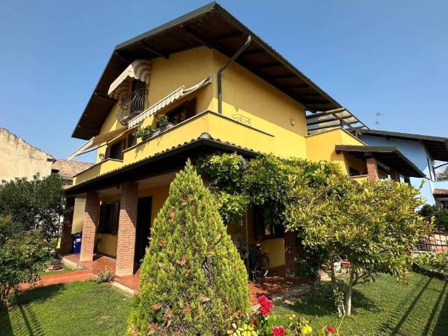 Villa Indipendente in vendita a Mede, Pavia