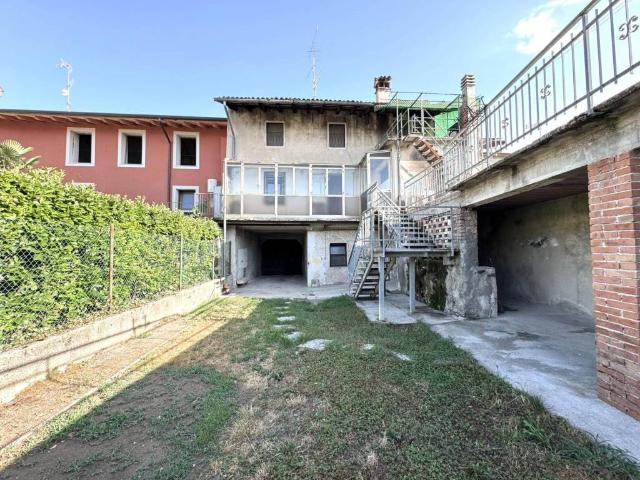 Villa Indipendente in vendita a Medea, Friuli-Venezia Giulia