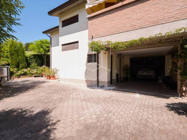 Villa Indipendente in vendita a Medesano, Cavicchiolo