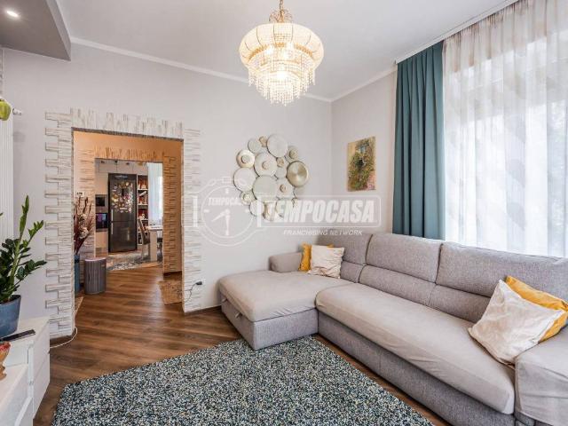 Villa Indipendente in vendita a Medesano, Felegara